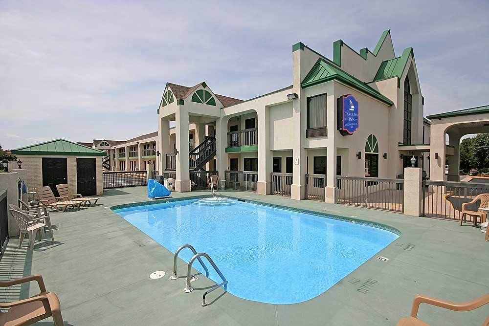 Carolina Inn Of Lake Norman ムアズビル エクステリア 写真