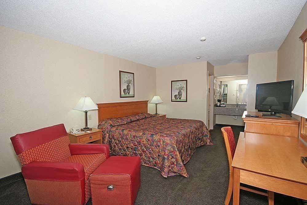 Carolina Inn Of Lake Norman ムアズビル エクステリア 写真